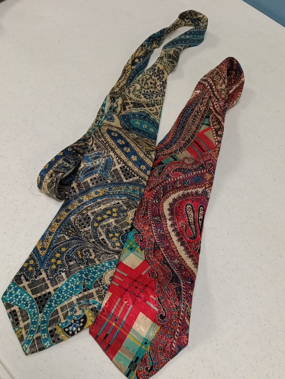 Men's Paisley Pattern Silk Tie - Red & Teal